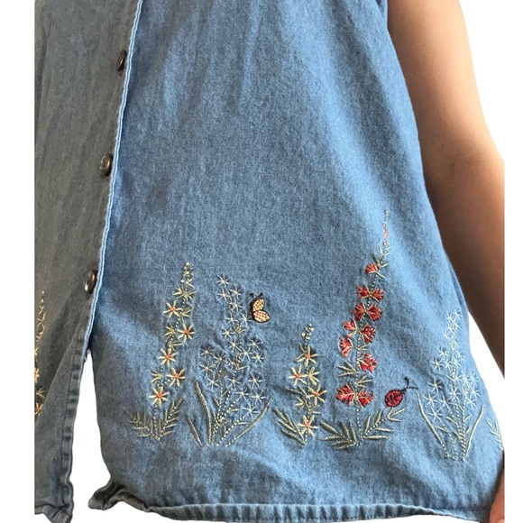 Embroidered button up! - Picture 3 of 4